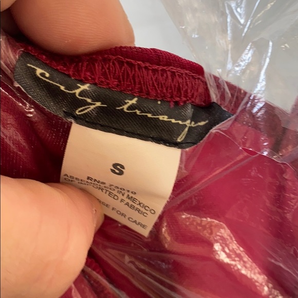 Beautiful dark red dress - Picture 4 of 4